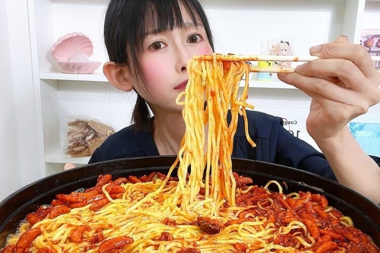 [閒聊] 體重28.8公斤的大胃王小古瀨綾，在電視節