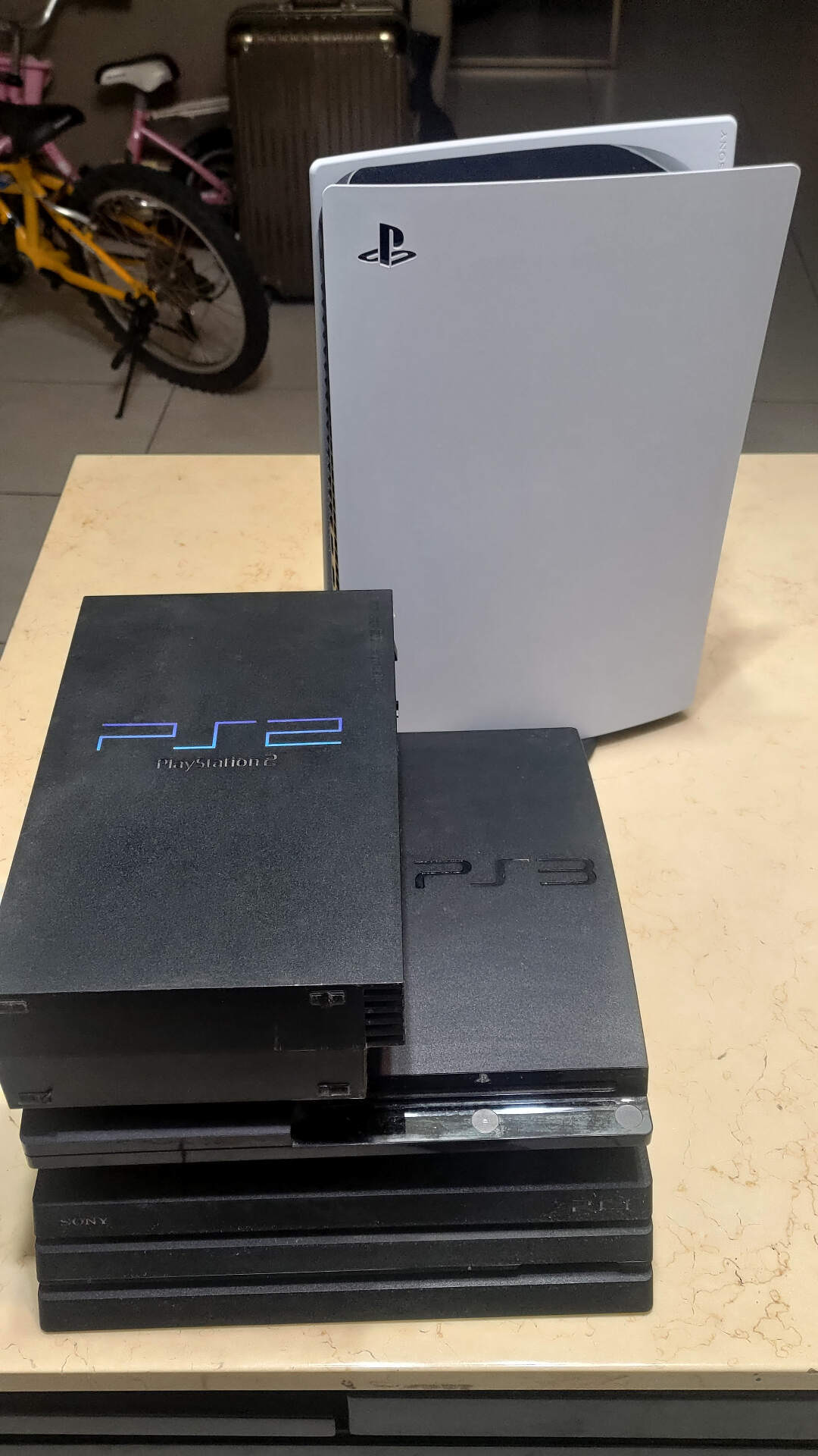 終於入手PS5啦！~PS系列主機合照~ - neo1573的創作 - 巴哈姆特