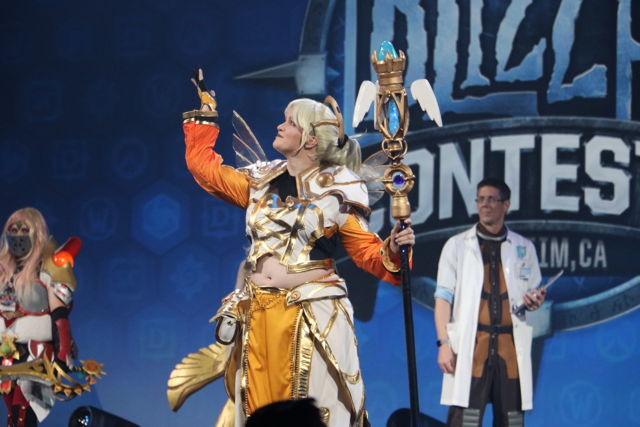 扮演《魔獸世界》豺狼人霍格的玩家奪 2017 BlizzCon Cosplay 大賽冠軍