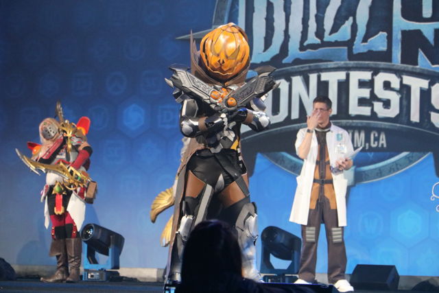 扮演《魔獸世界》豺狼人霍格的玩家奪 2017 BlizzCon Cosplay 大賽冠軍