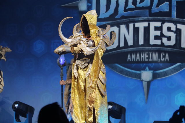 扮演《魔獸世界》豺狼人霍格的玩家奪 2017 BlizzCon Cosplay 大賽冠軍