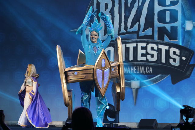 扮演《魔獸世界》豺狼人霍格的玩家奪 2017 BlizzCon Cosplay 大賽冠軍