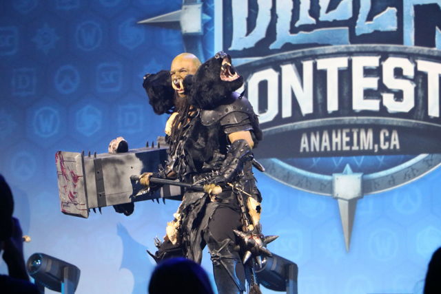 扮演《魔獸世界》豺狼人霍格的玩家奪 2017 BlizzCon Cosplay 大賽冠軍