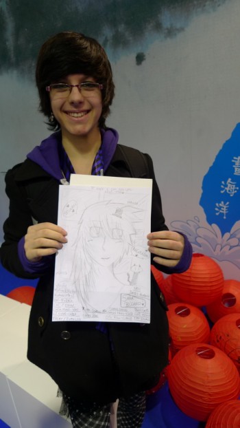 台灣館死忠漫迷收集 20 組漫畫家畫卡感動落淚,回贈自己的畫作