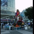 瘋狂兔子蒐集物品打造的月球天梯第一步出現在 E3 展場門口