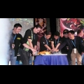 Blizzard 開發團隊與智凡迪等一起切蛋糕