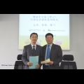 雷爵網絡科技總經理郭文琦（右）與網龍網絡首席執行官執行董事劉路遠共同簽訂合約