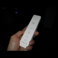 手握 Wii 控制器